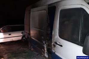 Policjanci wyciągnęli niepełnosprawnego mężczyznę z płonącego auta