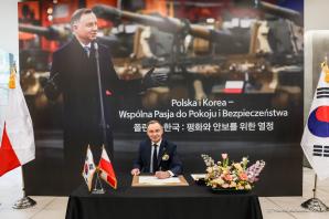 [VIDEO] Changwon. Wizyta Prezydenta RP w koreańskich zakładach zbrojeniowych