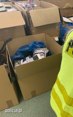 [VIDEO] Policjanci zabezpieczyli podrobioną odzież wartą blisko 1 mln zł