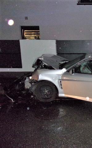 Nietrzeźwy i bez uprawnień uszkodził dwa pojazdy w Legnicy. Został szybko zatrzymany przez policjantów